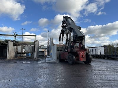 Sägewerk Bestücken der Aufgabe Linie 2